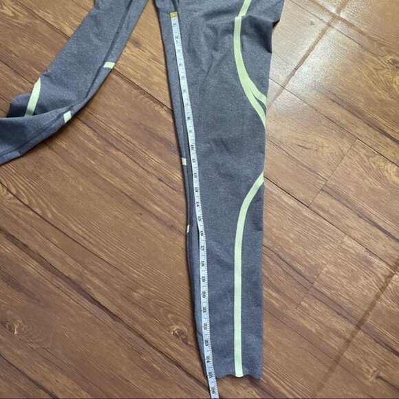 Lululemon Iviva leggings Girl Sz 14 ( Women Sz 2) - Picture 6 of 10
